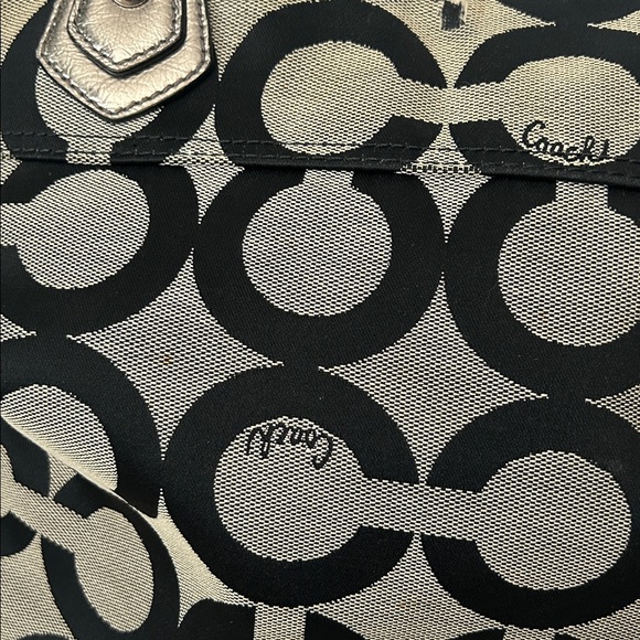 Coach Grey/Black Signature C Print Classic Poppy Travel Tote Bag Purse 🌺🌺 - Picture 15 of 16